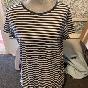 ⭐️ 3 for $20 SALE Women’s gray and white striped tee shirt